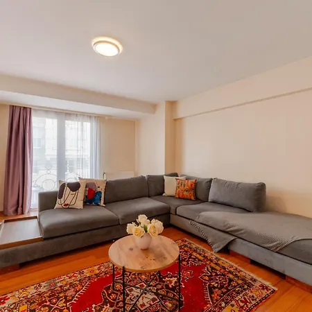 Spacious One Bedroom Istambul
