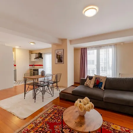 Spacious One Bedroom Apartment *