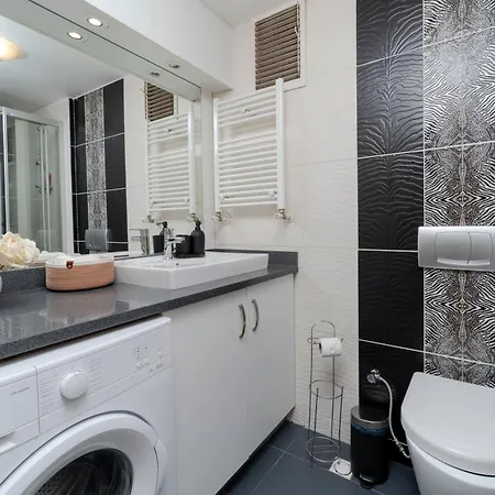 Spacious One Bedroom Istambul